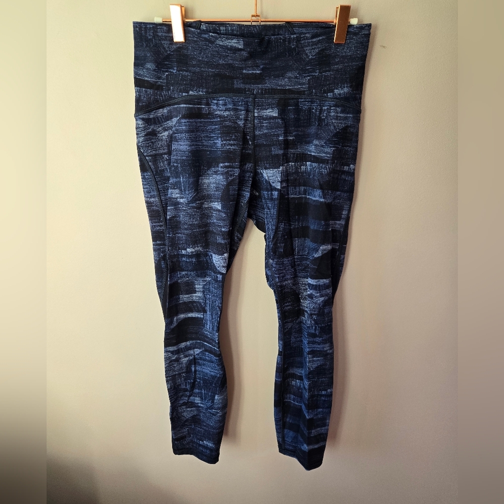 Lululemon Mix & Mesh Crop 21" Blue Abstract Print - Size 10